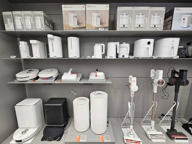 28일 정식 오픈하는 ‘샤오미 스토어’는 청소기·로봇청소기·에어프라이어·전기온수기·토스터 등 각종 가전제품을 판매한다. 선담은 기자 sun@hani.co.kr