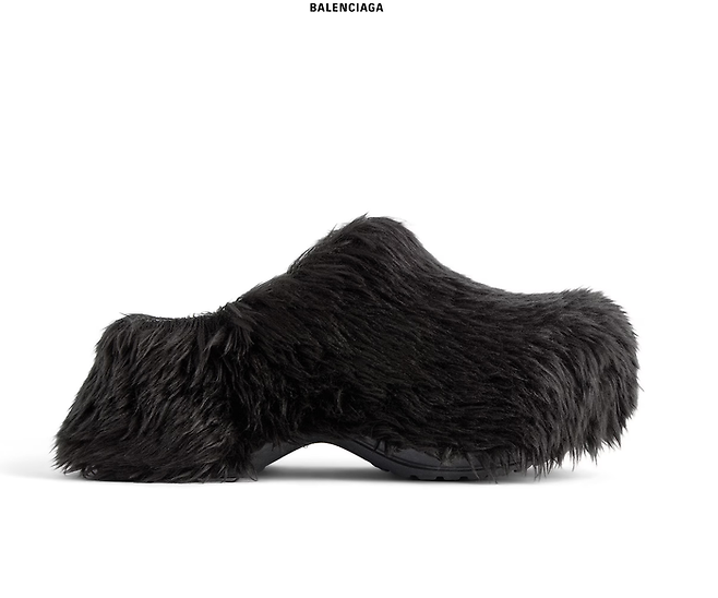 발렌시아가와 협업한 크록스 샌들