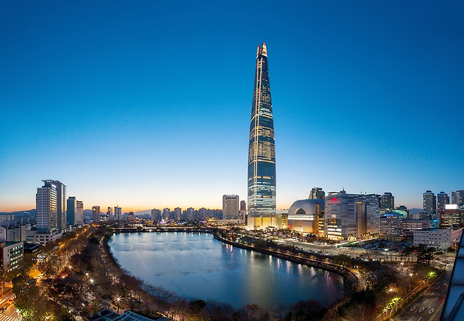 서울 송파구 잠실 롯데월드타워 전경. 롯데물산