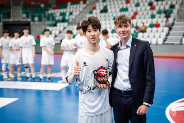 사진 제25회 세계남자주니어핸드볼선수권대회 아르헨티나와의 경기에서 MVP에 선정된 이민준, 사진 출처=국제핸드볼연맹