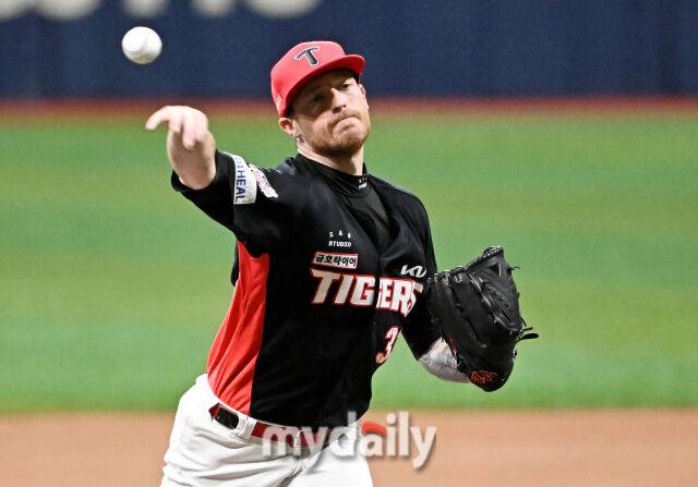 25일 오후 서울 고척동 고척스카이돔에서 진행된 '2025 프로야구 KBO리그' 키움히어로즈와 KIA타이거즈의 경기. 기아 올러가 선발등판해 역투하고 있다./마이데일리