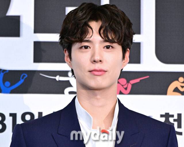 박보검이 '더 시즌즈'에서 장난기가 발동해 눈길을 끌었다. / 마이데일리 DB