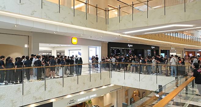 샤오미가 28일 서울 여의도 IFC몰에 오픈한 국내 첫 공식 오프라인 매장. [샤오미 제공]