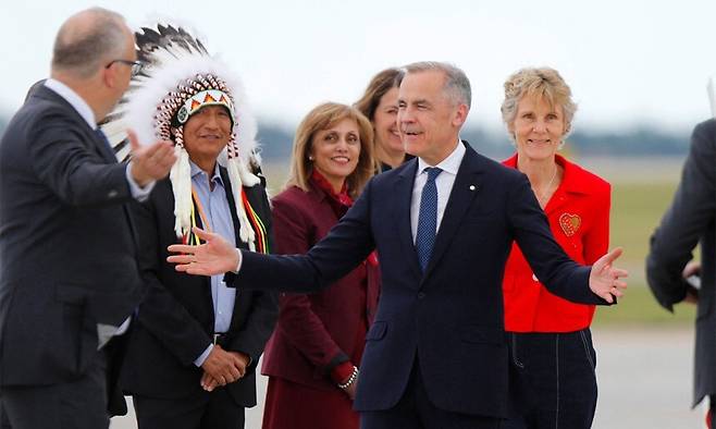 캐나다의 마크 카니 총리(가운데)&nbsp; &nbsp;AFP연합뉴스