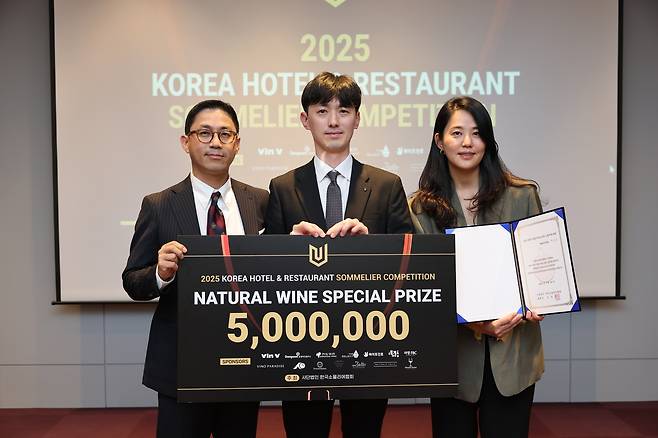 정대수 소믈리에(제로컴플렉스·가운데)