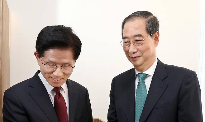 thumb/R658x0.q70/?fname=https://t1.daumcdn.net/news/202506/28/segye/20250628230328885krgv.jpg