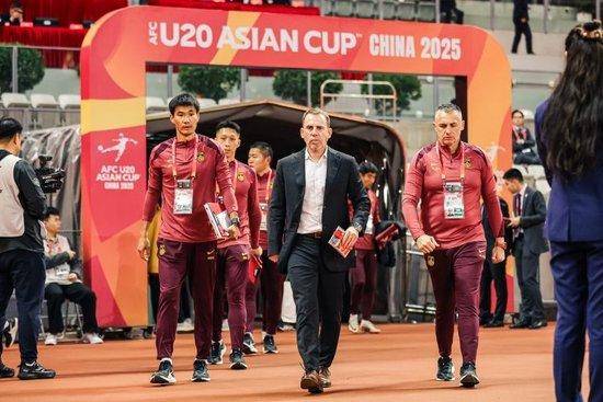 ▲ 10일 바레인과의 최종전은 의미 없는 승부가 됐다. 5위 바레인(6점)도 3위 사우디아라비아(13점)에 0-2로 패하며 5위로 미끄러졌고 플레이오프 진출 실패가 확정됐다. 누가 꼴찌를 면하느냐의 맞대결만 됐다. 그래도 중국은 마지막 순간 조 최하위를 벗어나면서 나름의 만족스런 마무리를 했다. ⓒ 소후닷컴