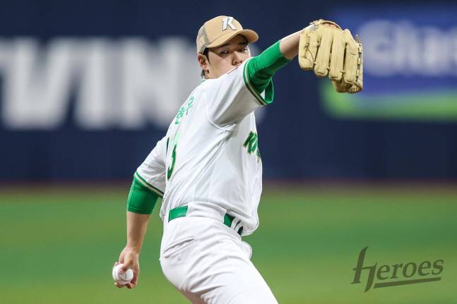 정현우가 투구를 펼치고 있다. /사진=키움 히어로즈 제공