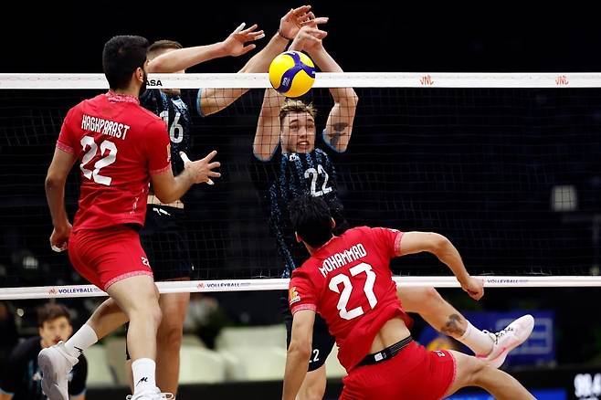 아르헨티나전에 나선 알리(왼쪽 22번 선수) [FIVB 홈피 캡처. 재판매 및 DB 금지]