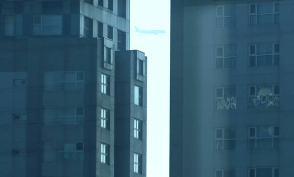 송도국제도시 상공 날아가는 비행기./ 연합뉴스