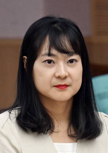 정지현 사교육걱정없는세상 전 공동대표가 토론하고 있다.