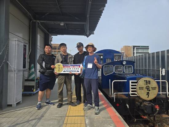 합천 초계고등학교. 모지코 레트로 열차를 배경으로 찰칵.