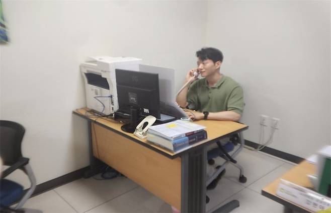 중앙보훈병원에서 상담업무 중인 조영석 사회복무요원.(병무청 제공)