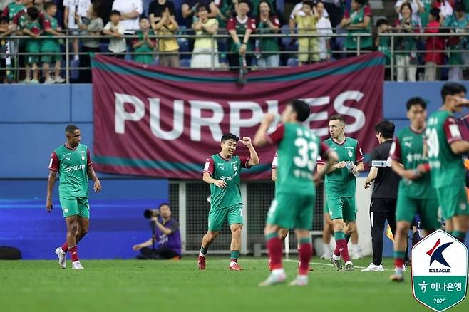 대전 정재희(가운데)가 제주전에서 득점 후 환호하고 있다. 사진 | 한국프로축구연맹