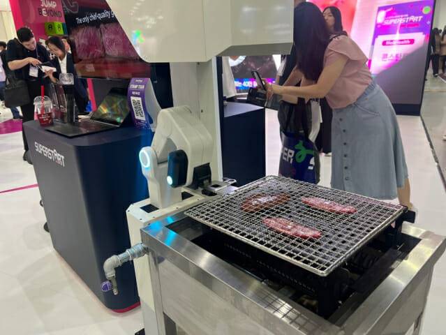 비욘드허니컴 신형 조리로봇 (사진=지디넷코리아 신영빈 기자)