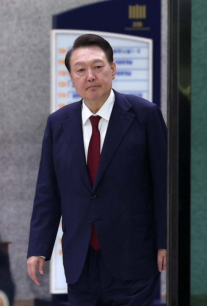 내란특검 대면조사를 마친 윤석열 전 대통령이 29일 오전 서울 서초구 서울고검에 마련된 내란특검 사무실에서 나와 귀가하고 있다. (공동취재) 2025.06.29.