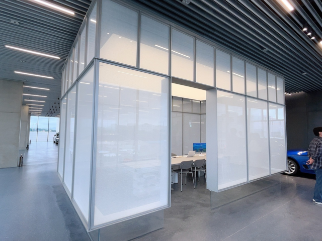 제네시스 제네시스 청주에 마련된 정자 콘셉트의 상담 공간. 장우진 기자