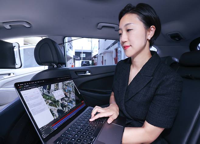 LG유플러스 관계자가 RTK가 적용된 사례를 소개하고 있는 모습