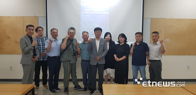 한국장애인기업투자협회가 27일  인천서구사회적경제마을지원센터에서 '제5회 장애인기업 투자교육세미나'를 성황리에 개최하고 기념 촬영했다.