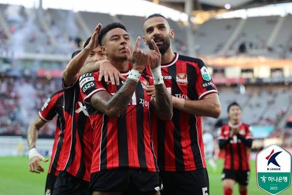 린가드(왼쪽), 야잔(이상 FC서울). 한국프로축구연맹 제공