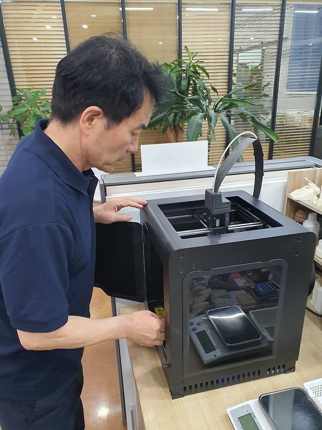 최병일 팀장이 3D 모델링 작업을 하고 있다. 안성=윤현주 기자