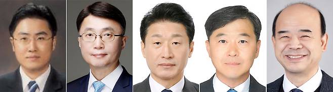 (왼쪽부터 )이진수 신임 법무부 차관, 류제명 신임 과기부 제2차관, 이호현 신임 산업부 제2차관, 이형훈 신임 복지부 제2차관, 이상경 신임 국토부 제1차관. 대통령실 제공.