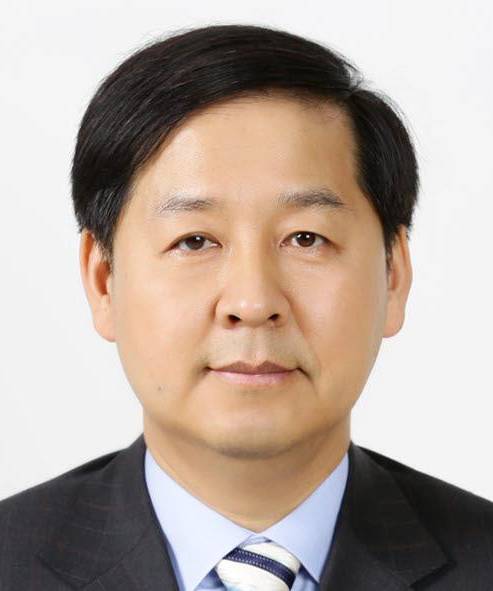 Veteran bureaucrat and economics professor, Koo Yoon-cheol, is named minister of finance on Sunday. Yonhap