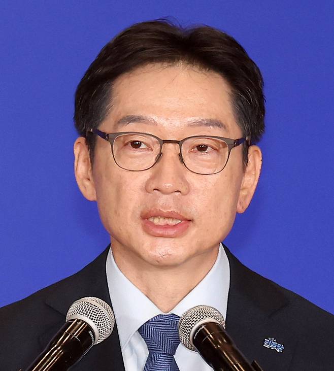 Kim Kyoung-soo, a close aide of former President Moon Jae-in, on Sunday is named to head the presidential committee for development outside Seoul. Yonhap