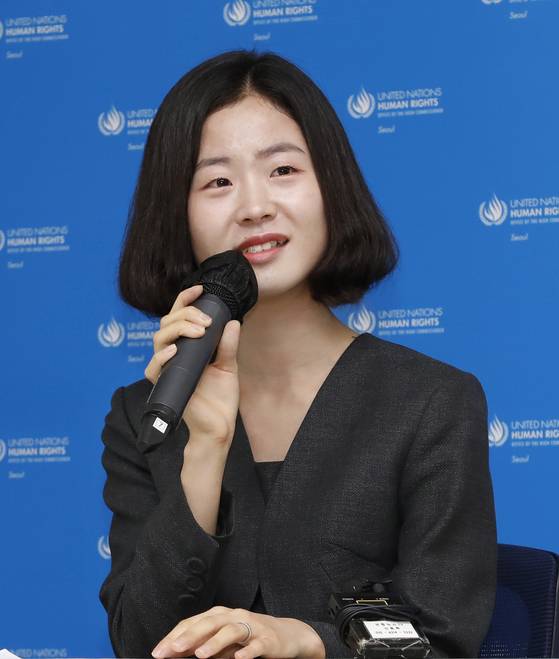Defector Maeng Hyo-shim speaks about her experience living and escaping North Korea during a public hearing hosted by the United Nations Human Rights Office in Seoul on Wednesday. [PARK SANG-MOON]