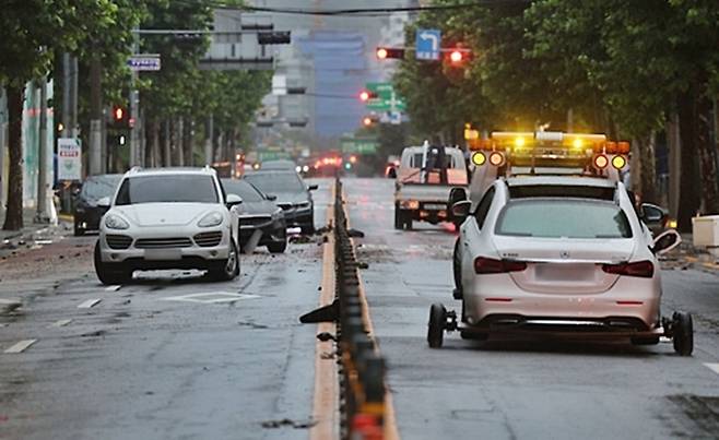 2022년 도로에서 침수 피해를 입은 차량들 [사진출처=연합뉴스]
