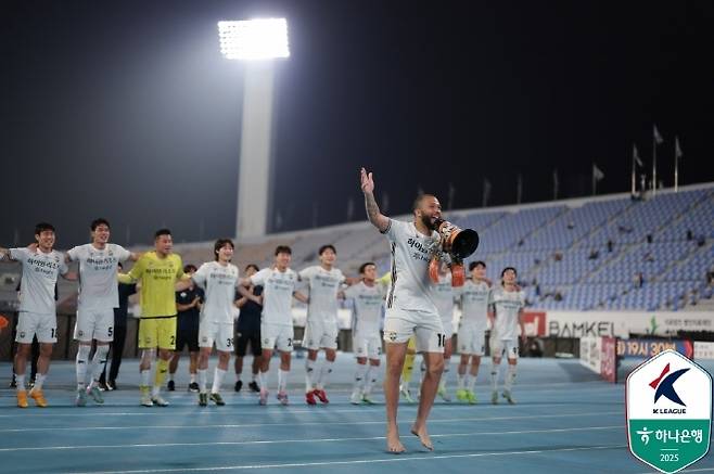 기뻐하는 가브리엘. 사진=한국프로축구연맹