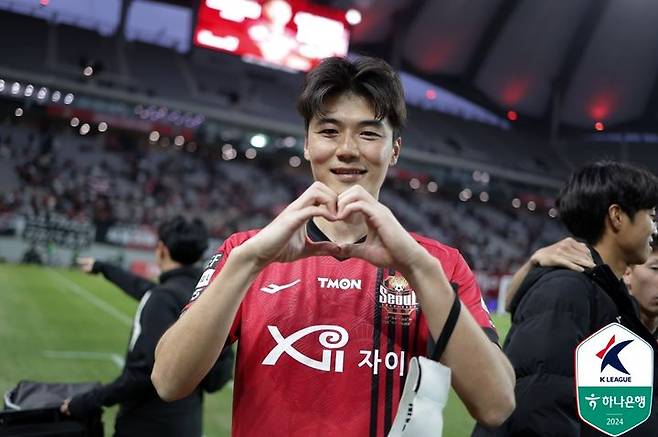 [서울=뉴시스]FC서울 떠나는 기성용. (사진=한국프로축구연맹 제공)