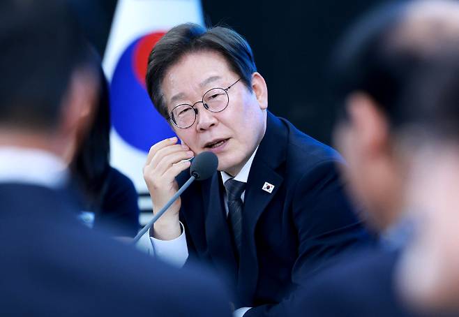 이재명 대통령이 25일 광주광역시 국립아시아문화전당에서 '광주시민·전남도민 타운홀미팅'을 하며 발언하고 있다. 연합뉴스