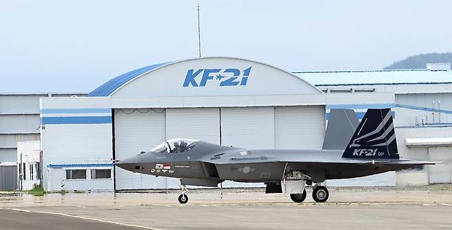 KF-21 시제기가 시험을 위해 지상이동을 하고 있다. 세계일보 자료사진