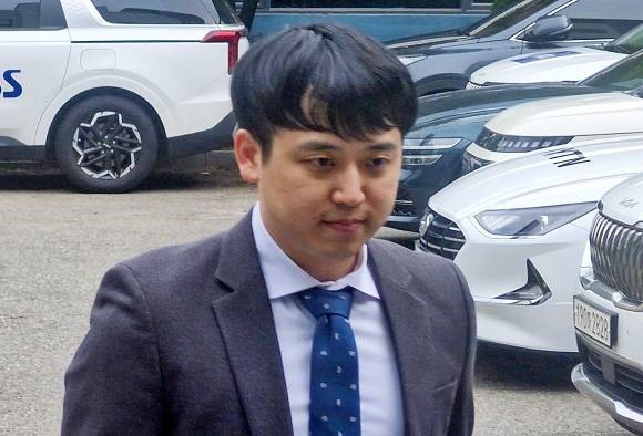 한성존 신임 대전협 비대위원장이 28일 서울 영등포구 서울시의사회관에서 열린 대전협 대의원총회에 참석하고 있다. 뉴스1