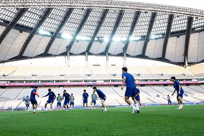 9일 서울월드컵경기장에서 훈련 중인 축구국가대표팀 선수들. 2022카타르월드컵에 이어 2026북중미월드컵에서도 26명의 엔트리 체제가 유지되면서 주전 자원뿐 아니라 벤치 선수 구성이 무엇보다 중요한 과제로 떠오르고 있다. 사진제공｜대한축구협회