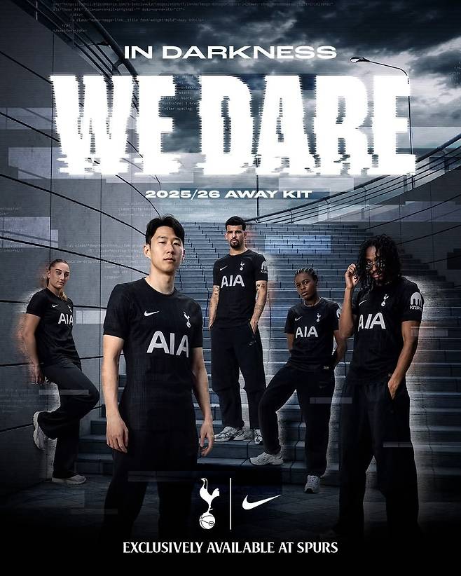토트넘이 최근 공개한 다음 시즌 원정 유니폼 메인 모델에 주장 손흥민이 등장했다. 계약기간이 1년 남긴 가운데 올 여름 거취를 놓고 설왕설래가 오가는 시점이라 이번 영상과 이미지는 다소 의외였다. 사진출처｜토트넘 홋스퍼 페이스북