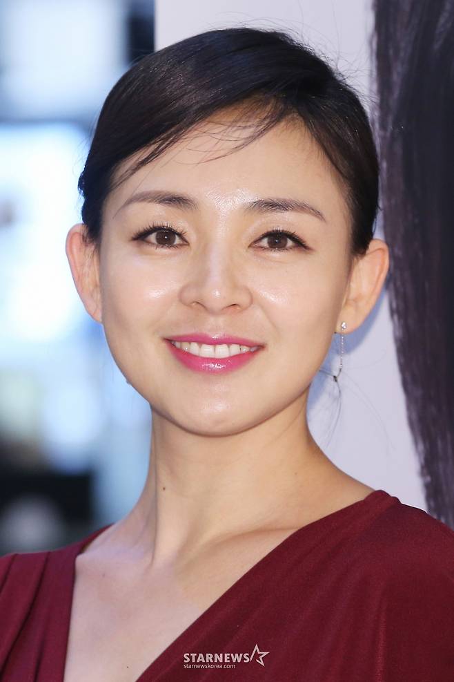 $ 모델 야노 시호가 2일 오후 서울 중구 소공동 롯데백화점에서 열린 'SK-II 스킨 DNA 카운셀링 및 시크릿 키 런칭 행사'에 참석해 포즈를 취하고 있다. /사진=이기범 기자 leekb@