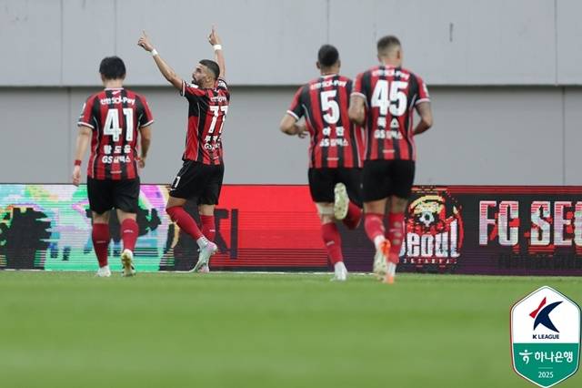 FC서울 선수단의 골 세리머니. /사진=한국프로축구연맹 제공