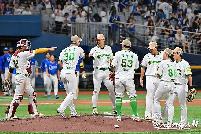 지난 27일 오후 서울 구로구 고척스카이돔에서 열린 '2025 신한 SOL Bank KBO리그' 삼성 라이온즈와 키움 히어로즈의 경기, 키움이 8회말 송성문의 역전 투런 홈런에 힘입어 삼성에 5:4 역전승을 거뒀다. 엑스포츠뉴스 DB
