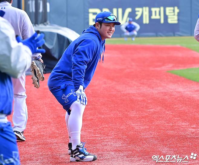 지난 3월 29일 오후 서울 송파구 잠실야구장에서 열리는 '2025 신한 SOL Bank KBO리그' 삼성 라이온즈와 두산 베어스의 경기, 삼성 박병호가 스트레칭을 하고 있다. 엑스포츠뉴스 DB