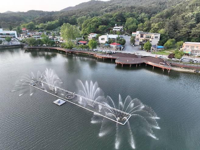 방동 윤슬거리의 음악 분수. 사진제공은 유성구
