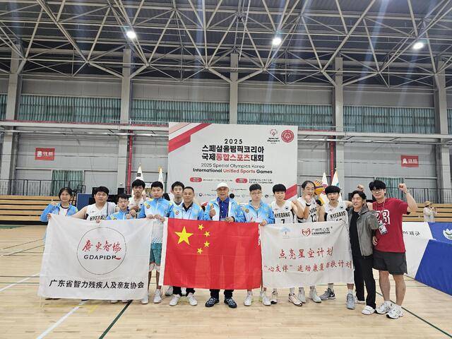 구미혜당학교 선수들과 중국대표팀 선수들이 자리를 함께하고 있다. 구미혜당학교 제공