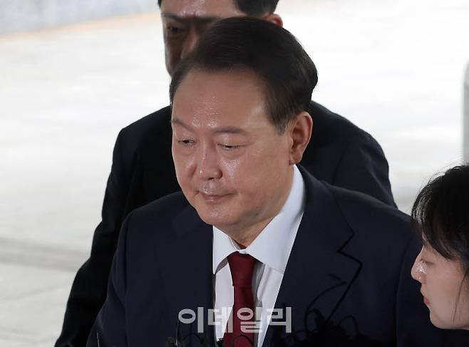 윤석열 전 대통령이 28일 오전 대면 조사를 받기 위해 서울 서초구 서울고검에 마련된 내란특검 사무실로 출석하고 있다. (방인권 기자)