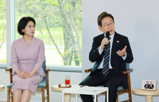 이재명 대통령이 30일 서울 용산 대통령실 파인그라스에서 열린 문화예술계 수상자 간담회에서 발언하고 있다.(사진=뉴시스)