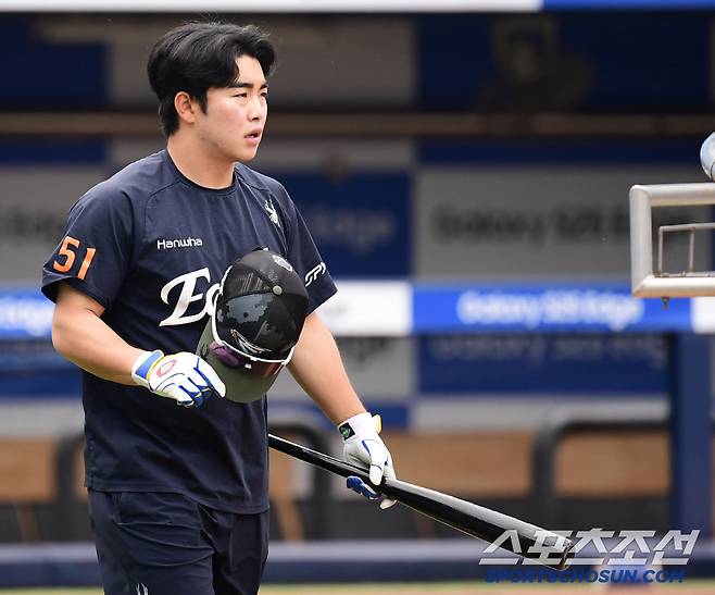3번 좌익수로 나서는 문현빈.