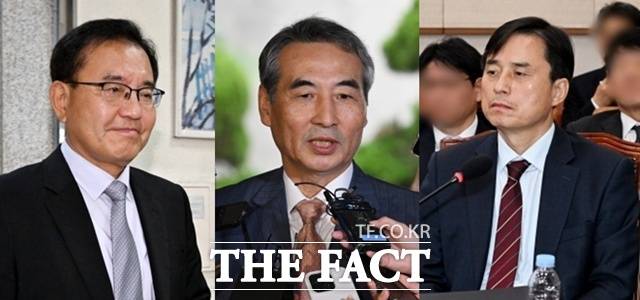 3대 특별검사가 20일의 준비기일을 채우기도 전에 핵심 피의자 조사를 시작하며 수사에 속도를 내고 있다. 사진 왼쪽부터 이명현,민중기, 조은석 특검./더팩트 DB