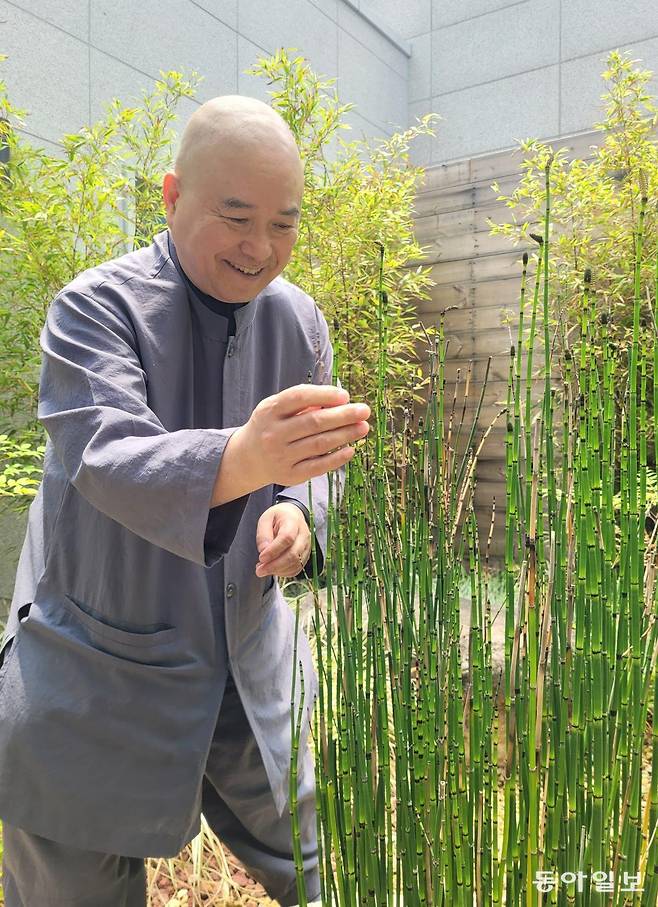 김완두 소장(미산 스님)은 “장기 명상 수행자의 뇌는 노화 감소뿐 아니라 네트워크 연결성이 강화되고, 깊은 이완 상태에서도 높은 주의력을 유지하는 특성을 보인다”라고 말했다. 대전=이진구 기자 sys1201@donga.com