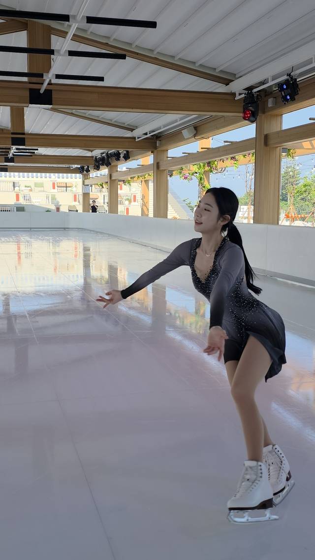 최다빈 전 국가대표 피겨 스케이팅 선수가 쏠비치 남해 ‘아이스비치’에서 연습을 하고 있다. 사진= 김수연 기자 newsnews@