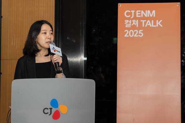 CJ ENM 백현정 CJ ENM AI사업추진팀장이 30일 서울 상암동 사옥에서 열린 '컬쳐 톡' 행사에서 발표하고 있다. CJ ENM 제공